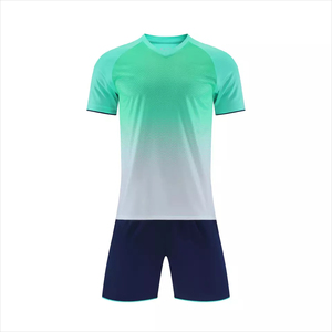 Tenues de football entièrement personnalisables, dernières tendances, impression personnalisée, vêtements d'entraînement de football par sublimation, nouveau style. - Product Image 2