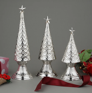 Ensemble d'arbres de Noël décoratifs plaqués argent - Product Image 1