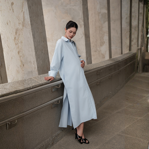 Robe chemise midi décontractée d'été pour le bureau, manches longues, minimaliste, respirante, en popeline 100% coton prélavé aux enzymes, boutonnée devant - Product Image 1