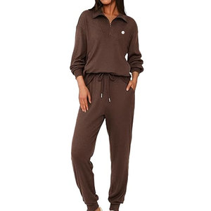 Ensemble de survêtement pour femme de style moderne, confortable, deux pièces, conçu pour la vie quotidienne et le confort toute la journée - Product Image 1