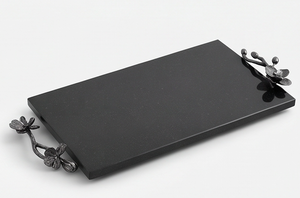 Moderno juego de tabla de quesos de pizarra negra con mango metálico floral y cuchillo para uso en la cena, para servir charcutería y aperitivos. - Product Image 3
