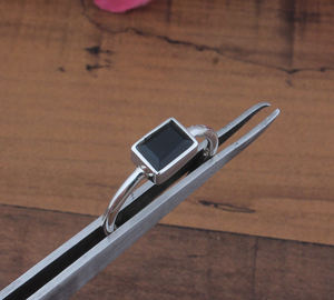 Anillo de Plata de Ley 925 con Engaste de Bisel, Ónix Negro de Corte Brillante, Anillo Hecho a Mano, Estilo Boho Clásico, Anillo Solitario Delicado, Certificado - Product Image 1