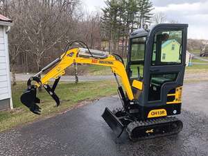 Mini-excavatrice AGT QH13R neuve, 2,5 tonnes, petite pelle compacte avec moteur et composants de pompe de qualité garantie. - Product Image 3