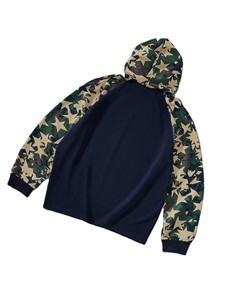 Sudaderas con capucha personalizadas con mangas de camuflaje para hombre, de corte holgado, estilo casual, inspiradas en el camuflaje, de la marca de ropa. - Product Image 2