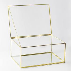 En oferta, un equilibrio perfecto entre resistencia y elegancia, el marco metálico soporta elegantes paredes de vidrio para una solución elegante de almacenamiento de joyas. - Product Image 5