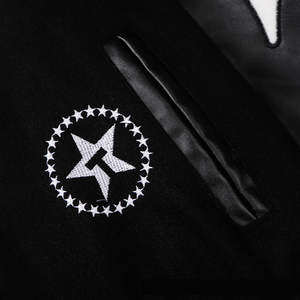 Chaqueta Bomber Varsity de Piloto Personalizada con Bordado de Chenille y Parches, con Mangas de Cuero para Hombre - Product Image 4