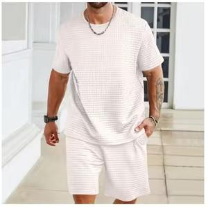 Ensemble tricoté deux pièces personnalisé pour homme : T-shirt décontracté à col rond et manches courtes et short imprimé – Collection été très prisée - Product Image 3