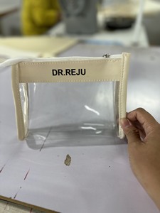 Vietnam fabriqué en usine PVC vinyle cosmétique mallette de rangement personnalisé polyvalent fermeture éclair sacs transportables pour cosmétiques - Product Image 4