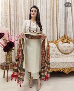 Conjunto de traje de algodón flexible con diseño único y elegante, con dupatta en contraste, vestido étnico moderno para damas, disponible para la venta. - Product Image 5