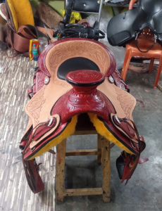 Sillín de caballo de cuero occidental con juego de tachuelas de caballo a juego Sillín de barril de cuero genuino Precio al por mayor - Product Image 5