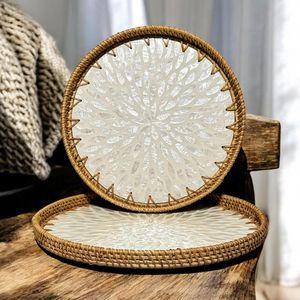 Plateau de service rond en rotin bohème avec incrustation de nacre, tressé à la main, motif floral, pour café, fruits, salle de bain, coiffeuse - Product Image 1