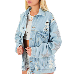 Veste en jean bleu clair pour femme avec détails effilochés et embellissements étoiles, manches longues, col rabattu, style printemps - Product Image 4