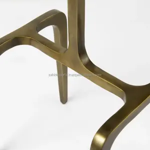 Table basse carrée de luxe, design moderne, structure en métal doré, bande de cristal, pour salon ou bureau, modèle ZE-3270U, ZAHID EXPORTS - Product Image 5