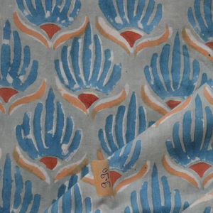 ผ้าฝ้ายพิมพ์ลายบล็อกสีแดงและสีขาว – ลายดาวแบบตาข่าย ผ้าฝ้ายอินเดียสำหรับชุดเดรสและเครื่องแต่งกาย - Product Image 1