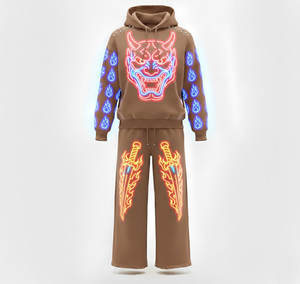 Sweat à capuche homme imprimé numérique futuriste, motif néon central et manches à motif de circuits, haut techwear vibrant - Product Image 4