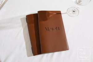 Porta Menús de Cuero Genuino Ligero Clásico con Logotipo Personalizado, Hecho a Mano, de Lujo, para Restaurante, Hotel y Cafetería, Modelo LMC-0201 - Product Image 2