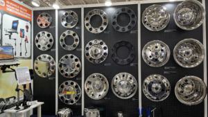 Enjoliveurs de roue avant en acier inoxydable de 16 pouces pour camions et autobus américains - Product Image 3