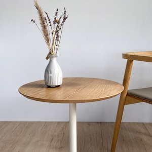 Table basse ronde en bois pour salon - Product Image 3
