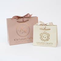 Sac cadeau en papier de luxe avec logo personnalisé en feuille d'or rose, sac d'emballage pour le shopping rose poudré crème avec nœud en ruban