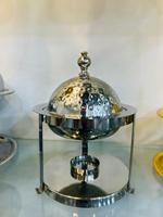 Matériel et équipement de restauration de luxe : Plat chauffant rond doré, idéal pour les fêtes et les mariages, usage à usage unique.