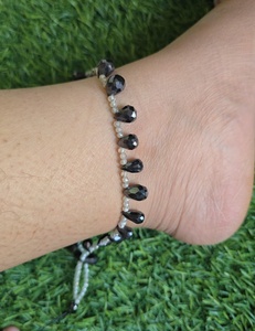 Bracelet de cheville en moissanite noire briolette et blanche ronde, cadeau pour femme - Product Image 3