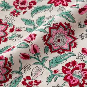 Tela 100% Algodón con Estampado Floral, Tejido Transpirable de 100GSM, Peso Medio, 53/54 Pulgadas de Ancho, para Ropa de Niña y Textiles para el Hogar - Product Image 2