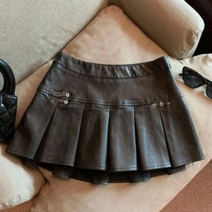 Jupe plissée en cuir PU américaine pour femme, design taille haute, mini-jupe rouge et noire - Product Image 6