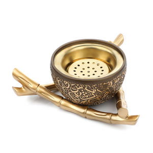 Encensoir spirituel traditionnel en laiton Bakhoor avec calligraphie arabe et support en bambou - Product Image 1