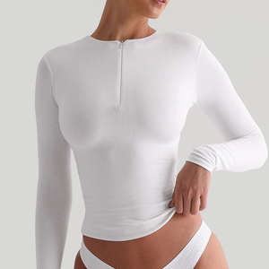 T-shirt de sport pour femme à logo personnalisé, col zippé quart de tour, coupe ajustée, extensible, séchage rapide, uni, manches longues, haut de gym - Product Image 3