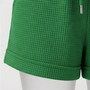 Ensemble de sport 2 pièces vert tricoté pour femme : T-shirt à manches courtes et short au-dessus du genou, col rond, respirant, printemps-été - Product Image 6