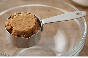 Tasses à mesurer en acier inoxydable de qualité supérieure avec une conception de poignée élégante, parfaites pour des mesures efficaces à la maison et en cuisine - Product Image 2