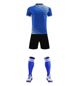 Ensemble d'uniformes de football bleus personnalisés pour hommes, maillot à col en V à manches courtes, short, polyester respirant, coupe athlétique toutes saisons - Product Image 4