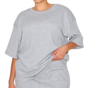Camiseta Oversize Personalizada para Mujer al por Mayor, 100% Algodón, Corte Holgado, Hombros Caídos, Estilo Urbano, Casual, Proveedor OEM - Product Image 1
