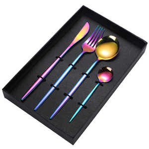 Ensemble de couverts de table classiques et fonctionnels UM STEEL en acier inoxydable – Cuillères, fourchettes, couteaux – Vaisselle écologique et équilibrée - Product Image 3