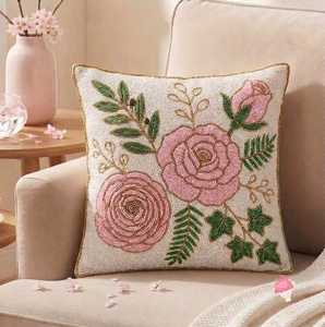 Housse de coussin perlée faite à la main de qualité supérieure avec broderie complexe pour un salon de luxe, une chambre à coucher et une décoration intérieure élégante - Product Image 4