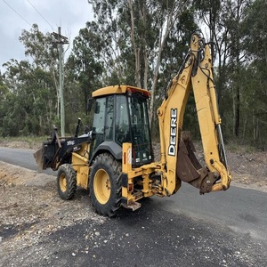 Chargeuse-pelleteuse John Deere puissante, conçue pour des travaux de terrassement, de manutention de matériaux, de creusement de fossés et de construction robuste. - Product Image 5