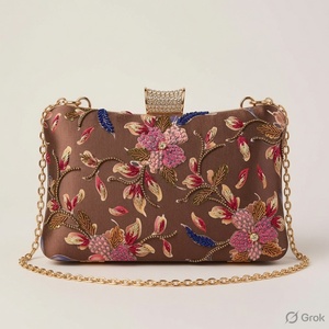 Pochette élégante brodée de fleurs perlées avec fermeture magnétique et bandoulière chaîne pour soirée - Product Image 3