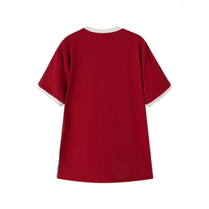 ชุดเสื้อยืดและกางเกงขาสั้นกีฬาผู้ชายคุณภาพสูง แห้งเร็ว ผลิตจากโพลีเอสเตอร์ 100% เหมาะสำหรับออกกำลังกาย ฟิตเนส วิ่ง และฝึกซ้อม ระบายอากาศได้ดี น้ำหนักเบา - Product Image 2