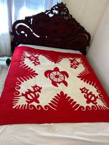 Designer Handmade White And <b>Red</b> Color Stylish Patterned 100% Cotton <b>Material</b> Hawaiian Quilts For Home Bedding Decor Quilts - Product Image 1