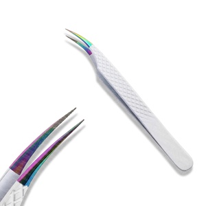 Pince à cils en métal de haute qualité avec des caractéristiques uniques Ramassage sans effort pour votre routine de beauté - Product Image 3