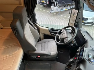 Camion tracteur diesel 6x4 à boîte de vitesses manuelle, poids lourd, pour un contrôle de précision dans la logistique et le transport de marchandises - Product Image 6