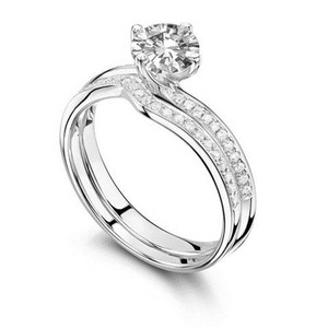 Bague de fiançailles à épaules rondes avec alliance assortie, diamant de laboratoire de 0,80 ct en or 18 carats et platine - Product Image 1