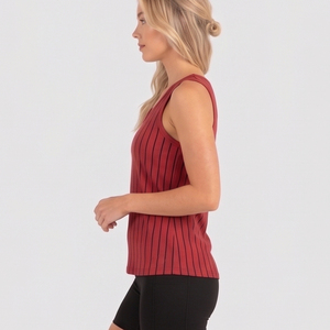 Camiseta sin mangas de punto a rayas para mujer, cuello redondo asimétrico, sin mangas, con rayas rojas y negras, ropa deportiva para mujer - Product Image 5