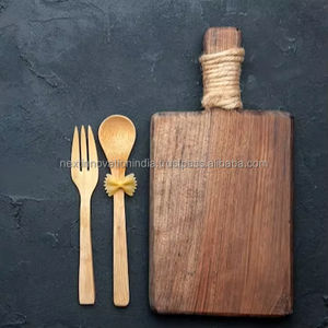 Bloque de cortar de madera grande y versátil que mejora tu experiencia culinaria con encanto rústico - Product Image 1