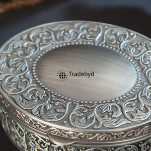 Caja de Almacenamiento de Metal Artesanal, Decoración de Mesa Premium de Tradebyd - Product Image 5