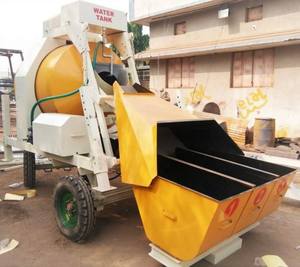 Bétonnière réversible jaune avec réservoir d'eau et trémie pour usage en construction - Product Image 1