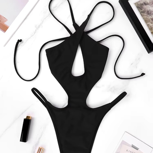 Ensemble de bikini croisé noir uni pour femme avec bas string échancré et extensible - Product Image 1