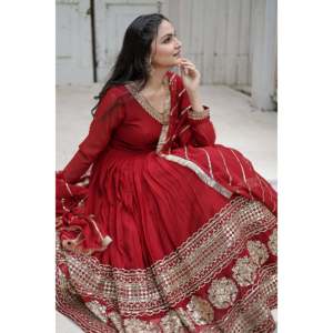 Robe de bal de luxe écologique à sequins avec perles et dupatta - Product Image 4