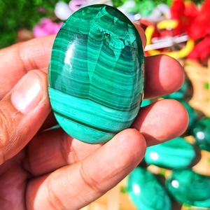 Chakralume Pierre de Palmier en Malachite Naturelle Rayée Verte, Cristal de Guérison Sculpté Style Ange, Décoration Énergétique pour Méditation Reiki, Vente en Gros - Product Image 2