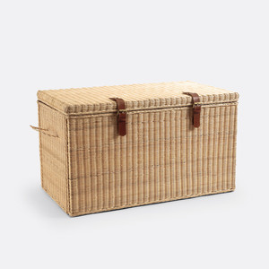 Coffre de rangement rectangulaire en rotin naturel avec sangles et poignées en cuir, organisateur polyvalent en osier, style rustique - Product Image 1